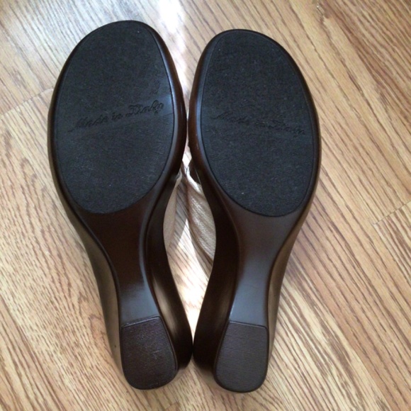 Italian sandals NWOT, elegant slide on wedges - Picture 11 of 11